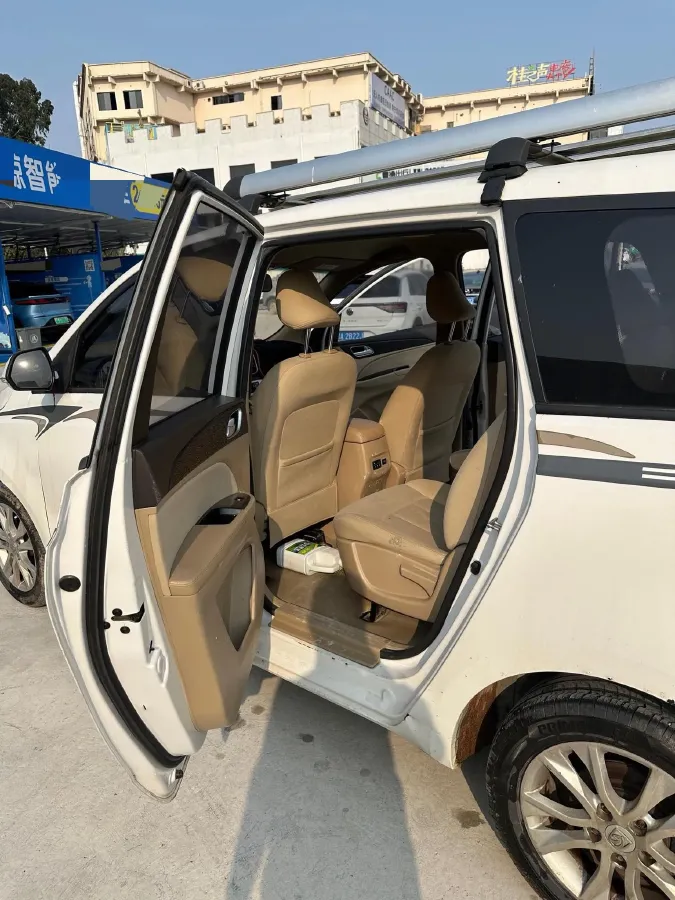 2016 BaoJun 730 1.5L 112HP L4 5MT,autocango,china used car exporter,china ev exporter,chinese used car exporter,chinese used ev exporter