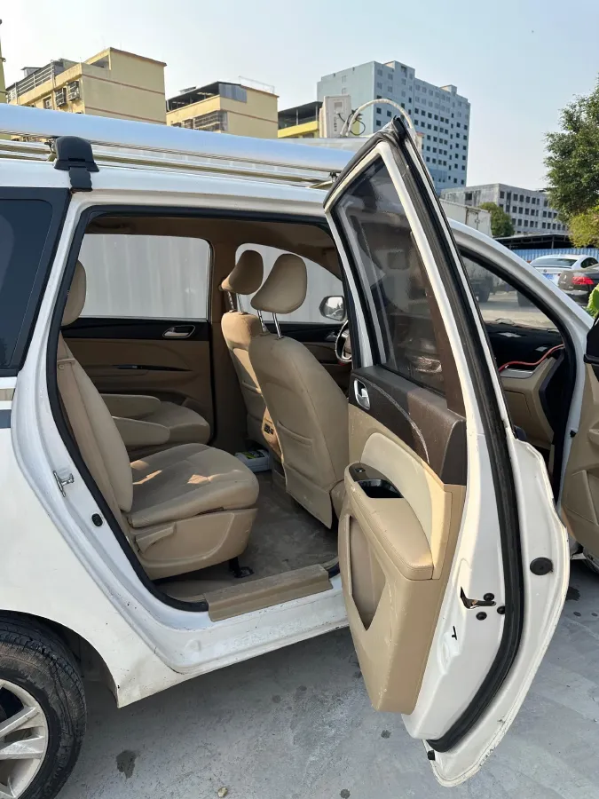 2016 BaoJun 730 1.5L 112HP L4 5MT,autocango,china used car exporter,china ev exporter,chinese used car exporter,chinese used ev exporter