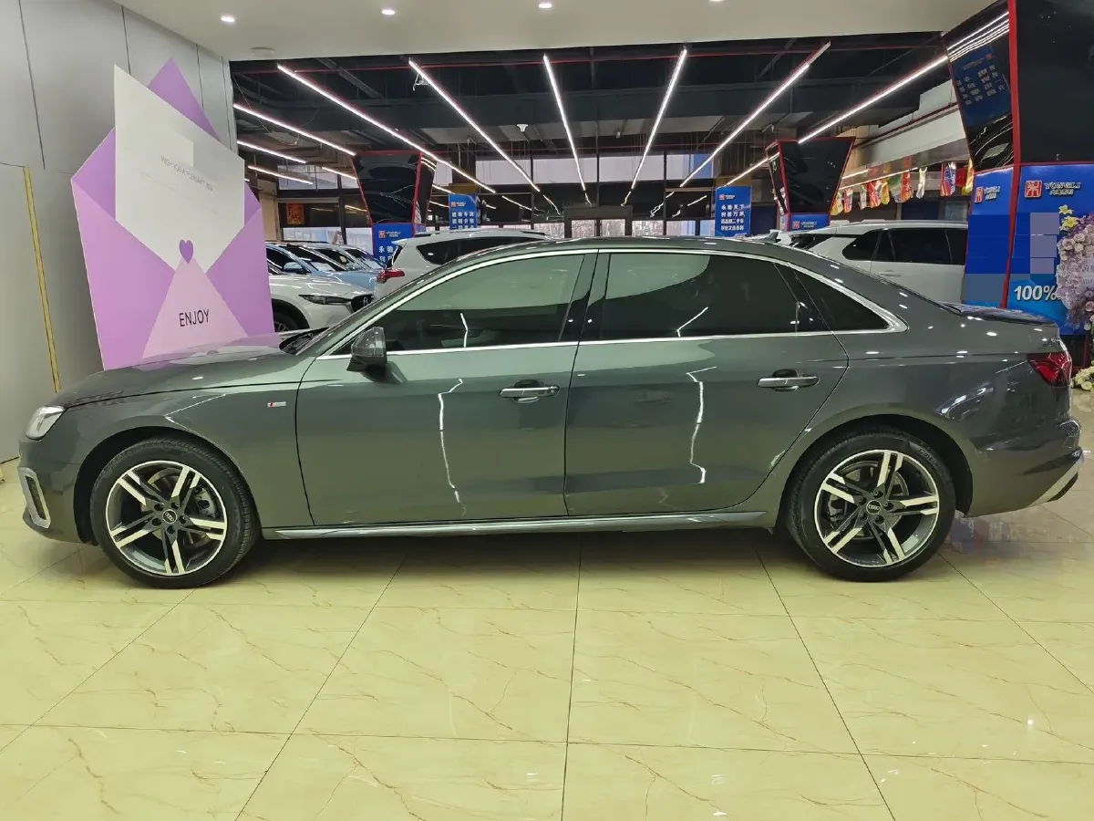 2022 Audi A4L 2.0T 190HP L4 7DCT,autocango,china used car exporter,china ev exporter,chinese used car exporter,chinese used ev exporter