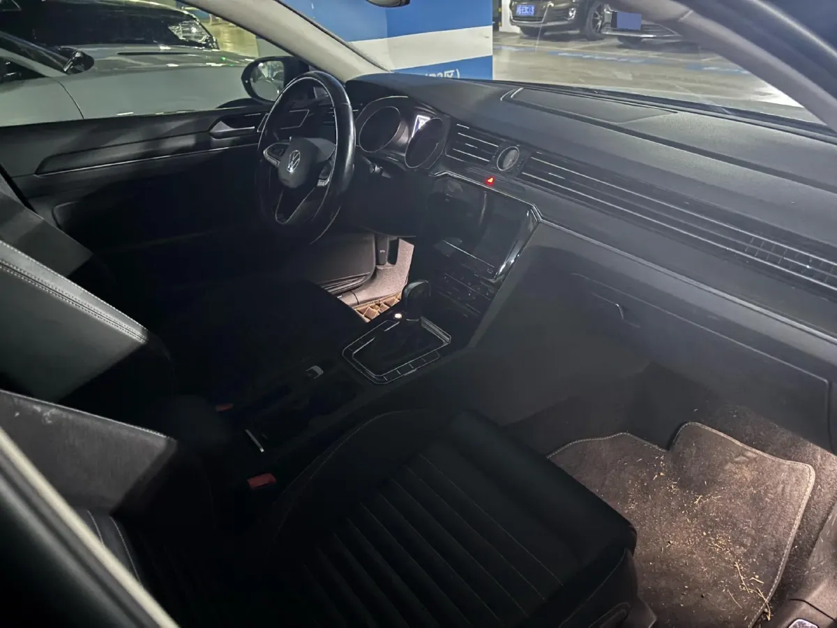 2020 Volkswagen Magotan 2.0T 186HP L4 7DCT,autocango,china used car exporter,china ev exporter,chinese used car exporter,chinese used ev exporter