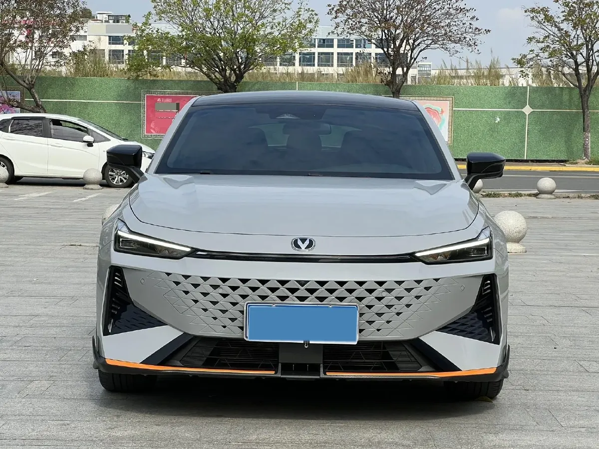 2024 ChangAn UNI-V 1.5T 188HP L4 7DCT,autocango,china used car exporter,china ev exporter,chinese used car exporter,chinese used ev exporter