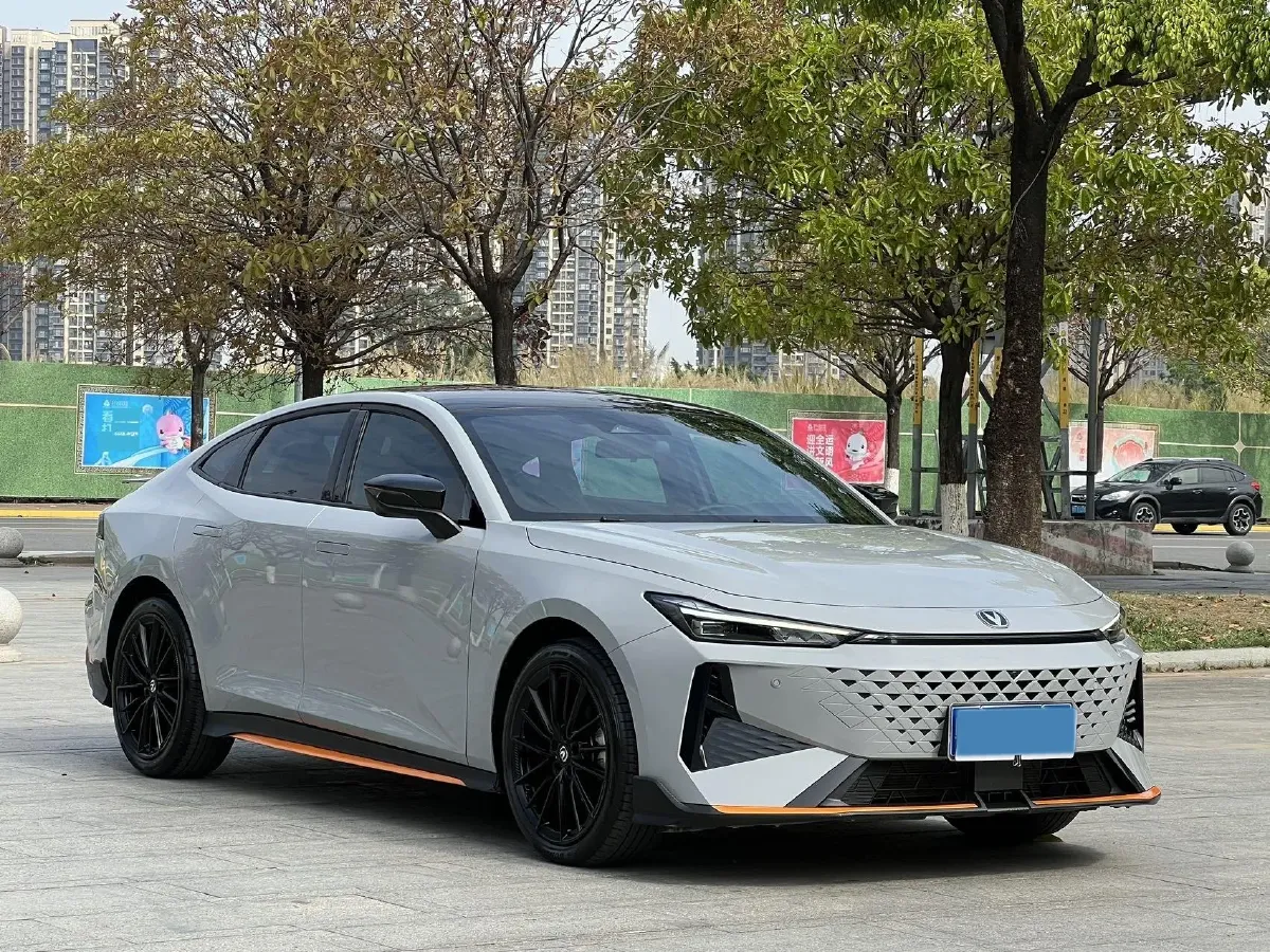 2024 ChangAn UNI-V 1.5T 188HP L4 7DCT,autocango,china used car exporter,china ev exporter,chinese used car exporter,chinese used ev exporter