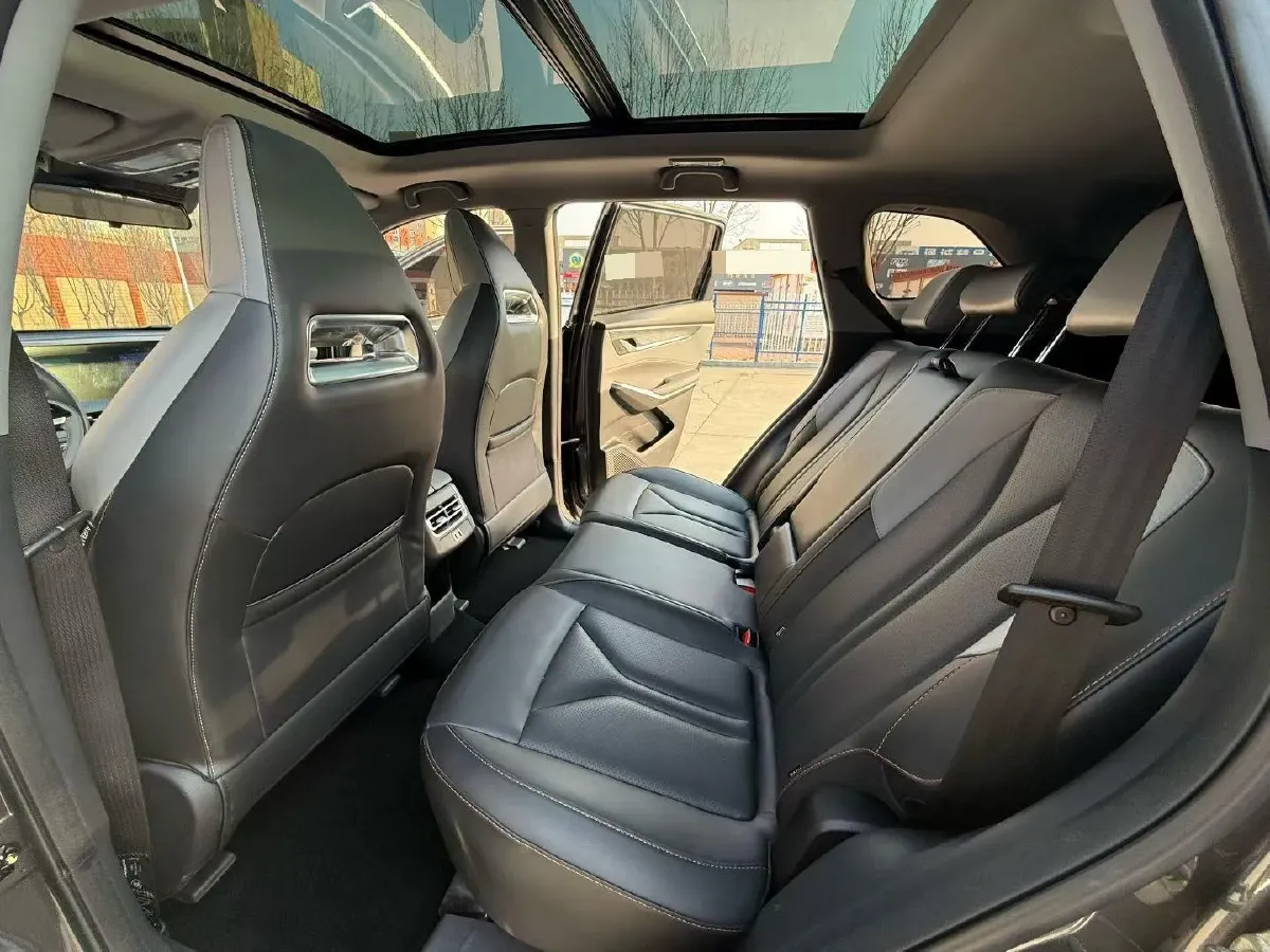 2022 ChangAn CS75 Plus 1.5T 188HP L4 8AT,autocango,china used car exporter,china ev exporter,chinese used car exporter,chinese used ev exporter