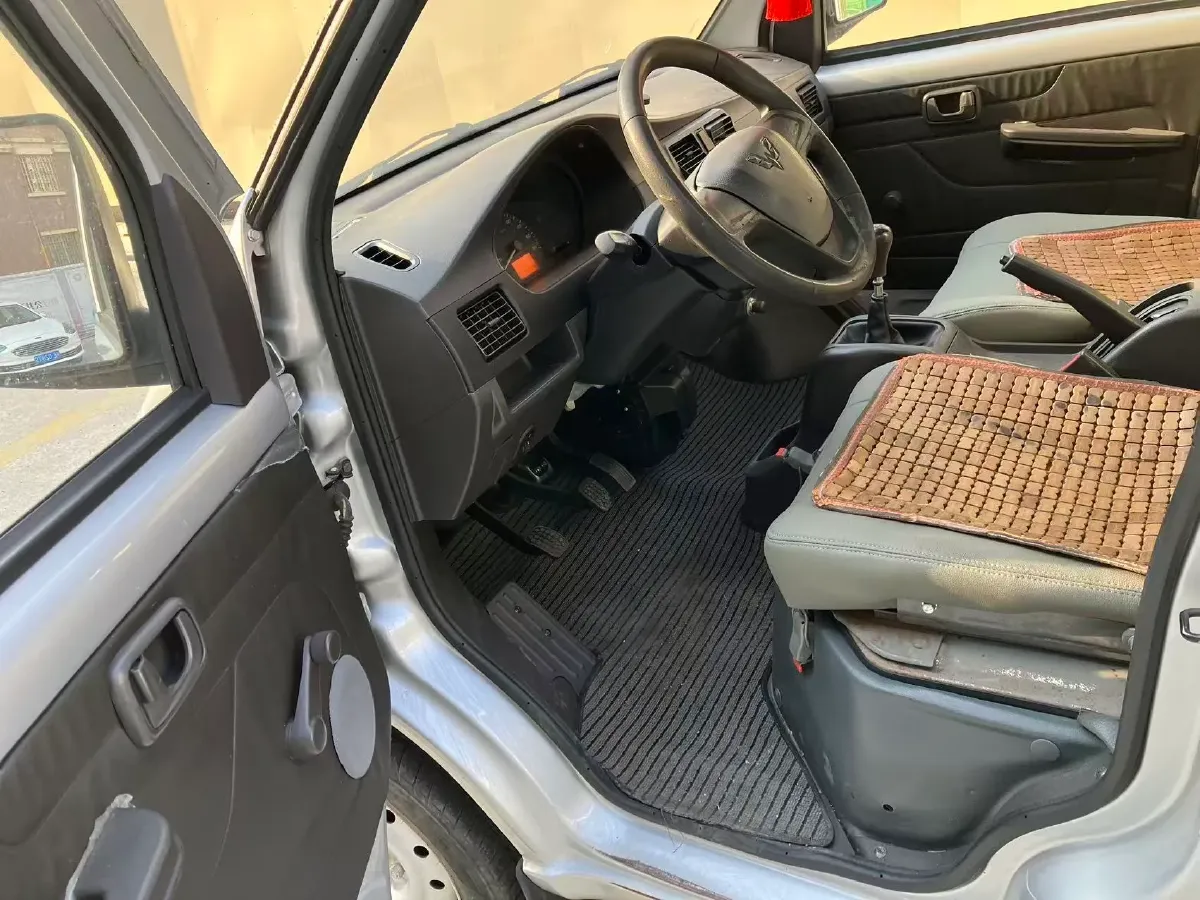 2022 WuLing RongGuang Mini Truck 1.5L 99HP L4 5MT,autocango,china used car exporter,china ev exporter,chinese used car exporter,chinese used ev exporter