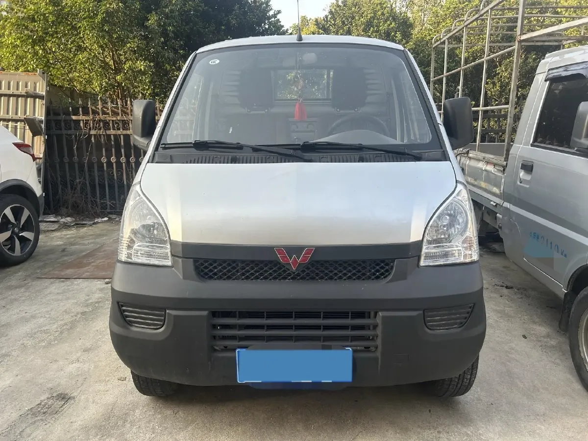 2022 WuLing RongGuang Mini Truck 1.5L 99HP L4 5MT,autocango,china used car exporter,china ev exporter,chinese used car exporter,chinese used ev exporter