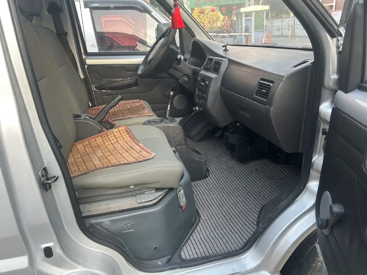 2022 WuLing RongGuang Mini Truck 1.5L 99HP L4 5MT,autocango,china used car exporter,china ev exporter,chinese used car exporter,chinese used ev exporter