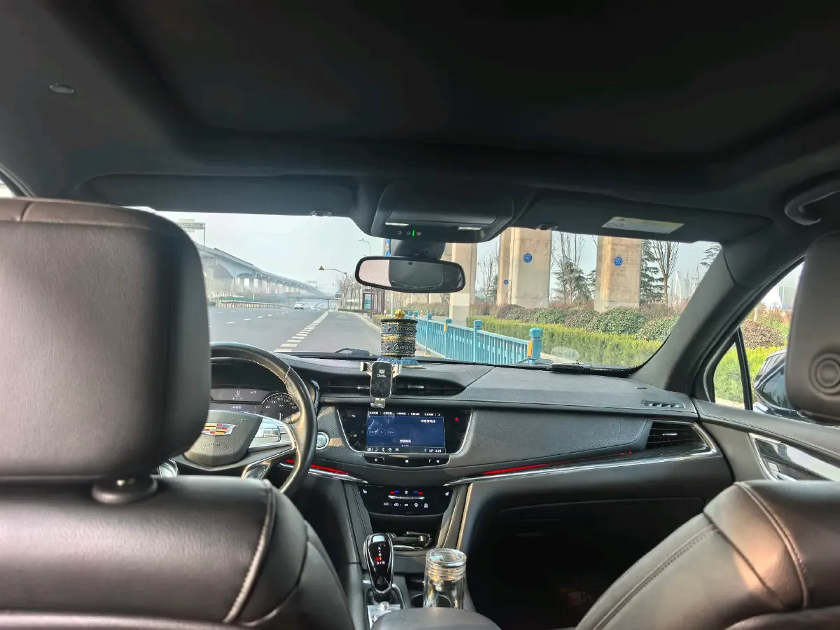 2021 Cadillac XT5 2.0T 237HP L4 9AT,autocango,china used car exporter,china ev exporter,chinese used car exporter,chinese used ev exporter