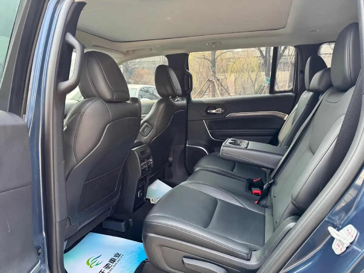 2018 Jeep Commander 2.0T 265HP L4 9AT,autocango,china used car exporter,china ev exporter,chinese used car exporter,chinese used ev exporter