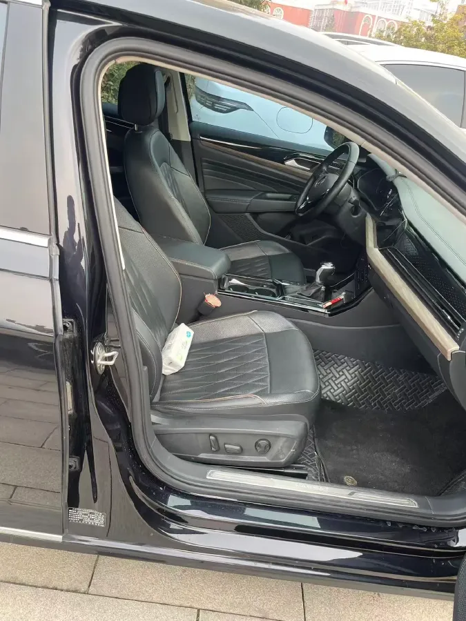 2021 Volkswagen Passat 2.0T 186HP L4 7DCT,autocango,china used car exporter,china ev exporter,chinese used car exporter,chinese used ev exporter