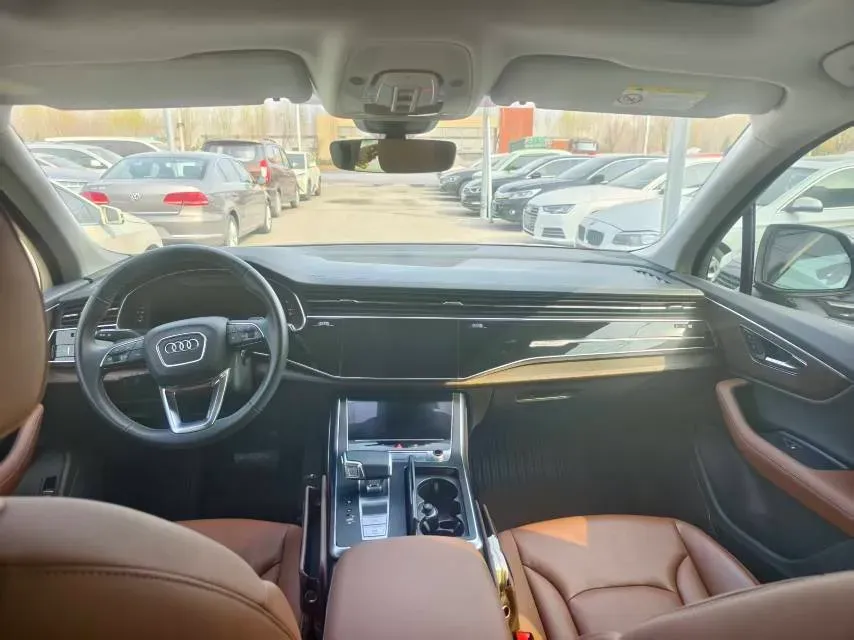 2025 Audi Q7 2.0T 265HP L4 8AT,autocango,china used car exporter,china ev exporter,chinese used car exporter,chinese used ev exporter