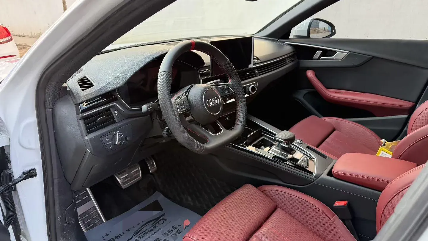 2025 Audi A4L 2.0T 190HP L4 7DCT,autocango,china used car exporter,china ev exporter,chinese used car exporter,chinese used ev exporter