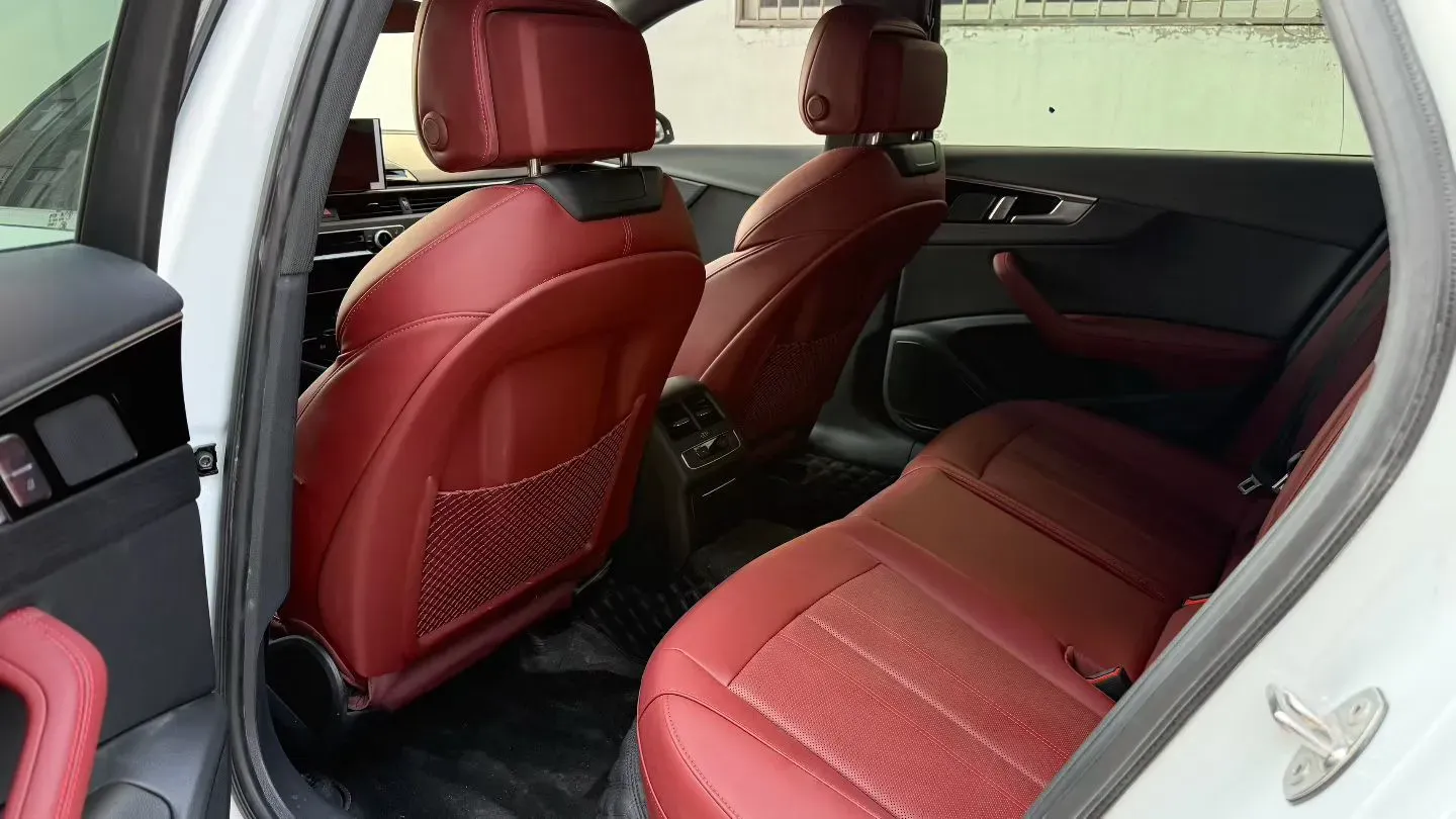 2025 Audi A4L 2.0T 190HP L4 7DCT,autocango,china used car exporter,china ev exporter,chinese used car exporter,chinese used ev exporter