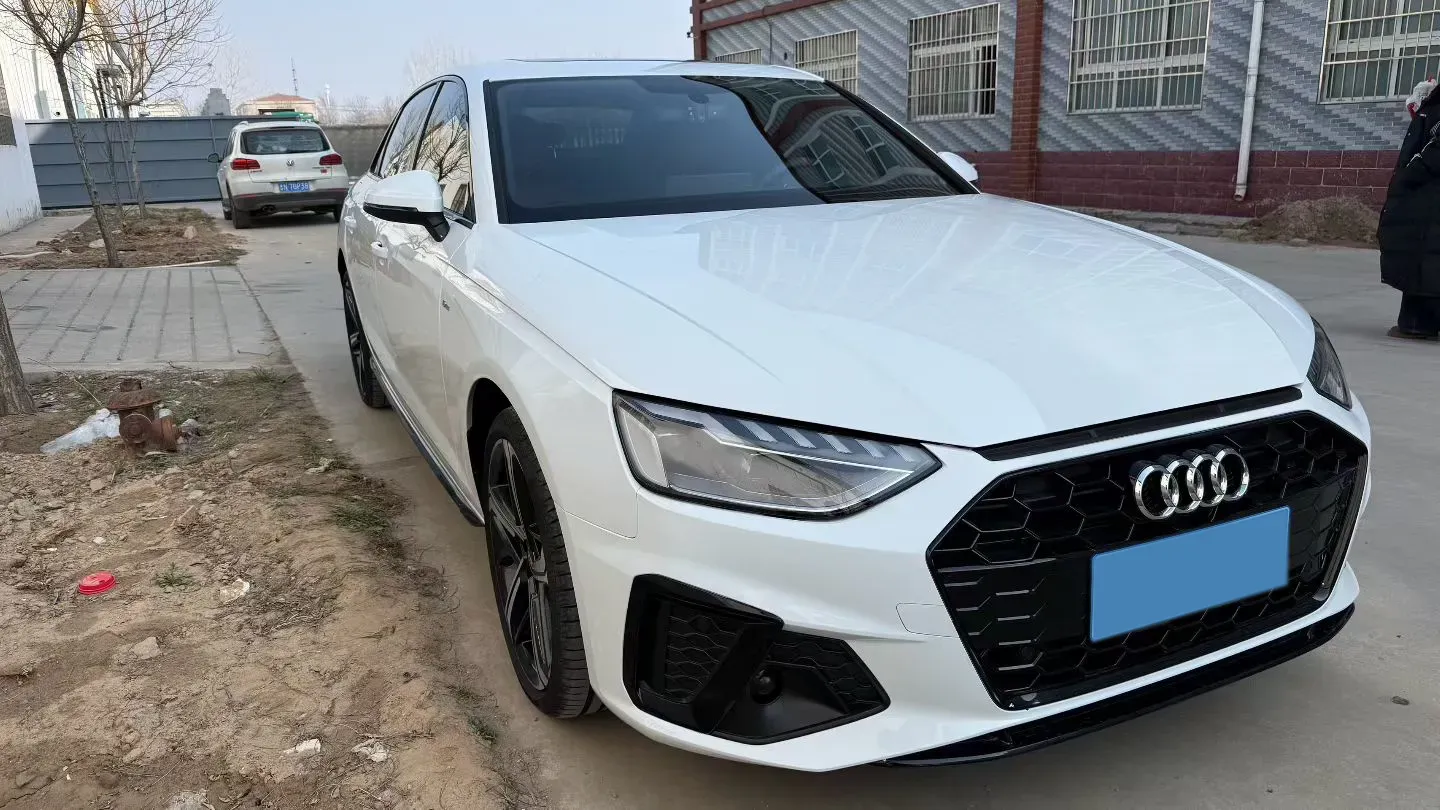 2025 Audi A4L 2.0T 190HP L4 7DCT,autocango,china used car exporter,china ev exporter,chinese used car exporter,chinese used ev exporter