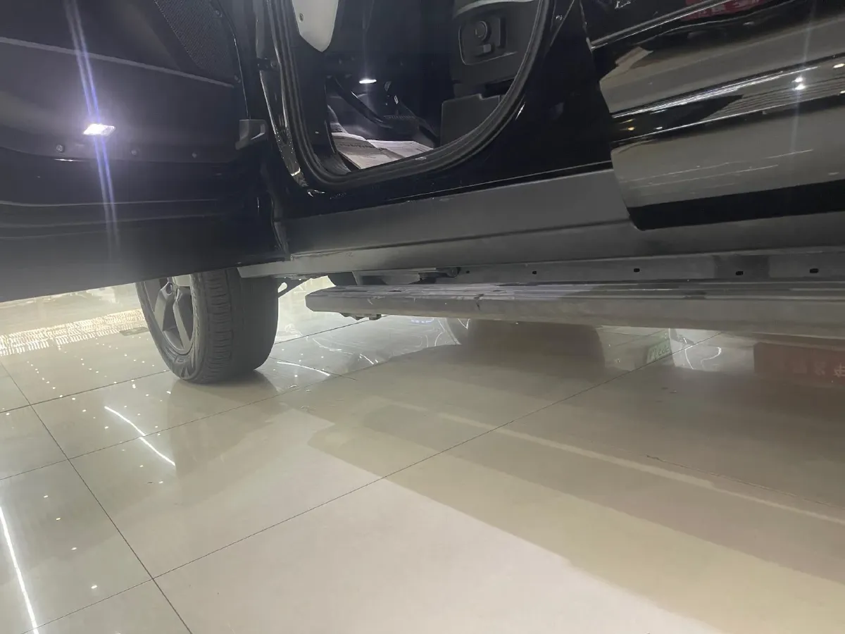 2024 Land Rover Defender 3.0T 400HP L6 8AT,autocango,china used car exporter,china ev exporter,chinese used car exporter,chinese used ev exporter