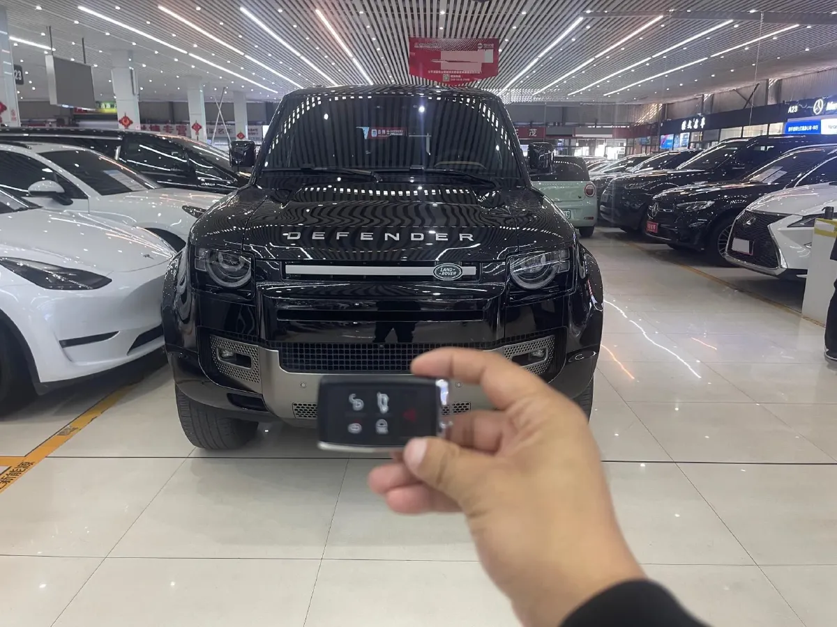 2024 Land Rover Defender 3.0T 400HP L6 8AT,autocango,china used car exporter,china ev exporter,chinese used car exporter,chinese used ev exporter