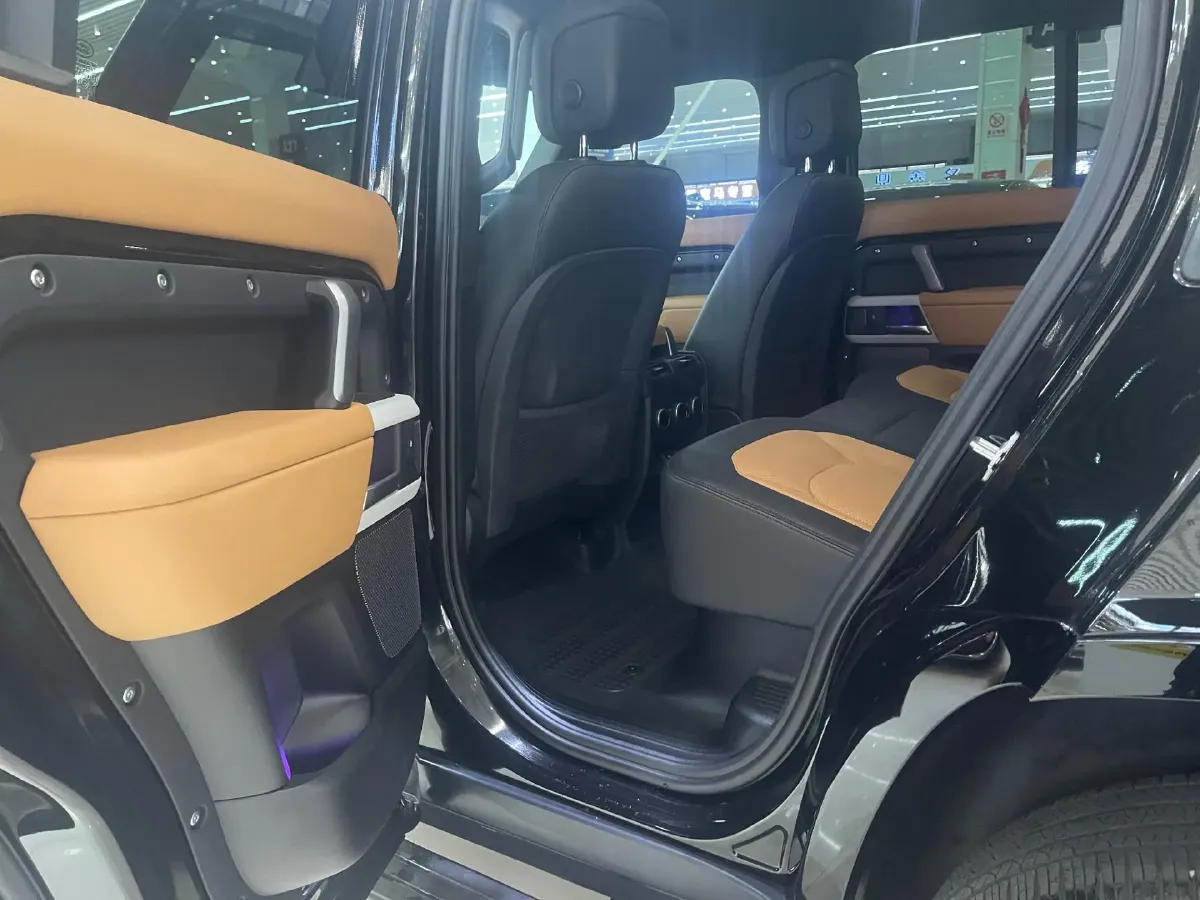 2024 Land Rover Defender 3.0T 400HP L6 8AT,autocango,china used car exporter,china ev exporter,chinese used car exporter,chinese used ev exporter