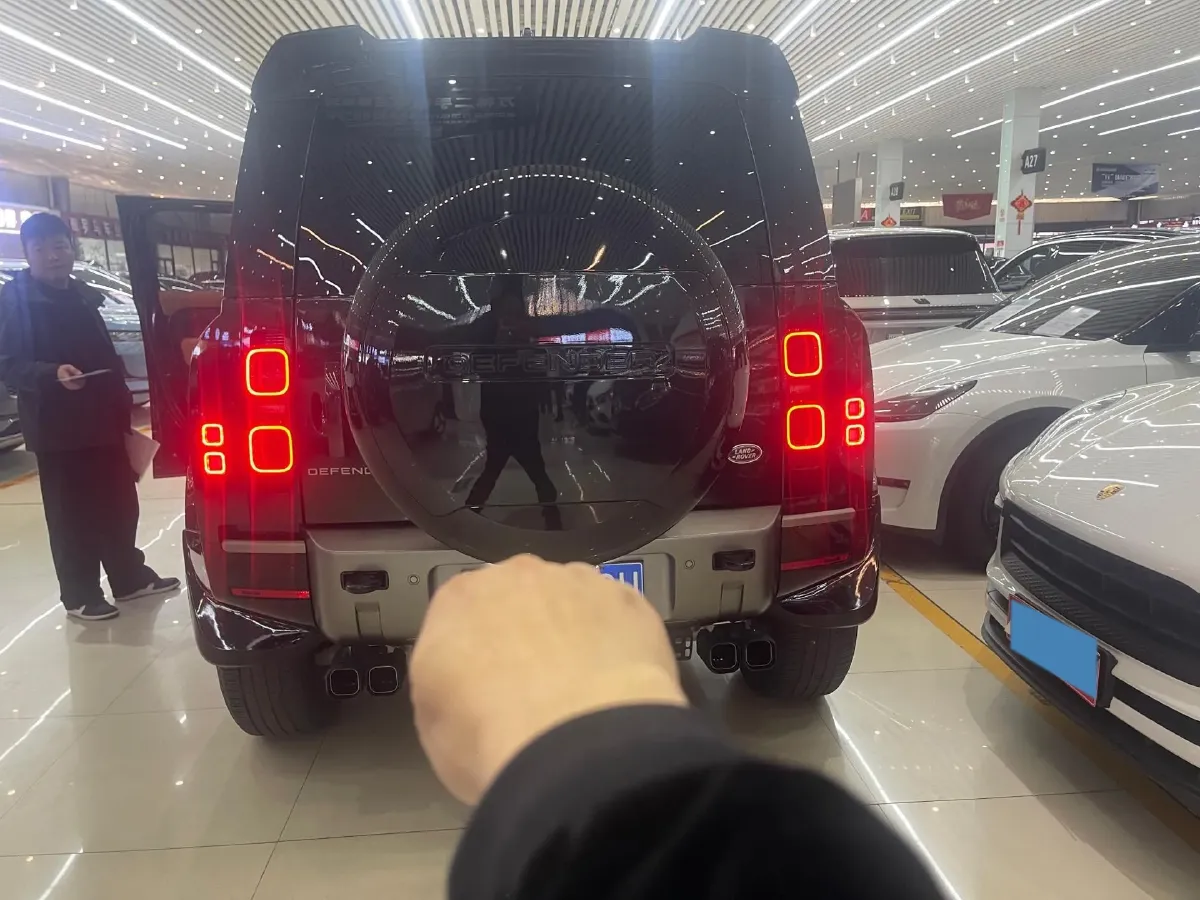 2024 Land Rover Defender 3.0T 400HP L6 8AT,autocango,china used car exporter,china ev exporter,chinese used car exporter,chinese used ev exporter