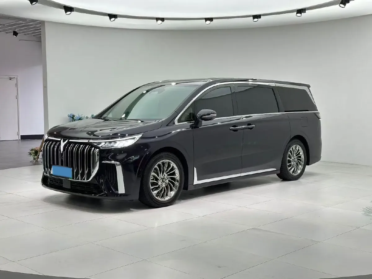 2022 Voyah Dream 1.5T 136HP L4 PHEV 25.57KWH,autocango,china used car exporter,china ev exporter,chinese used car exporter,chinese used ev exporter