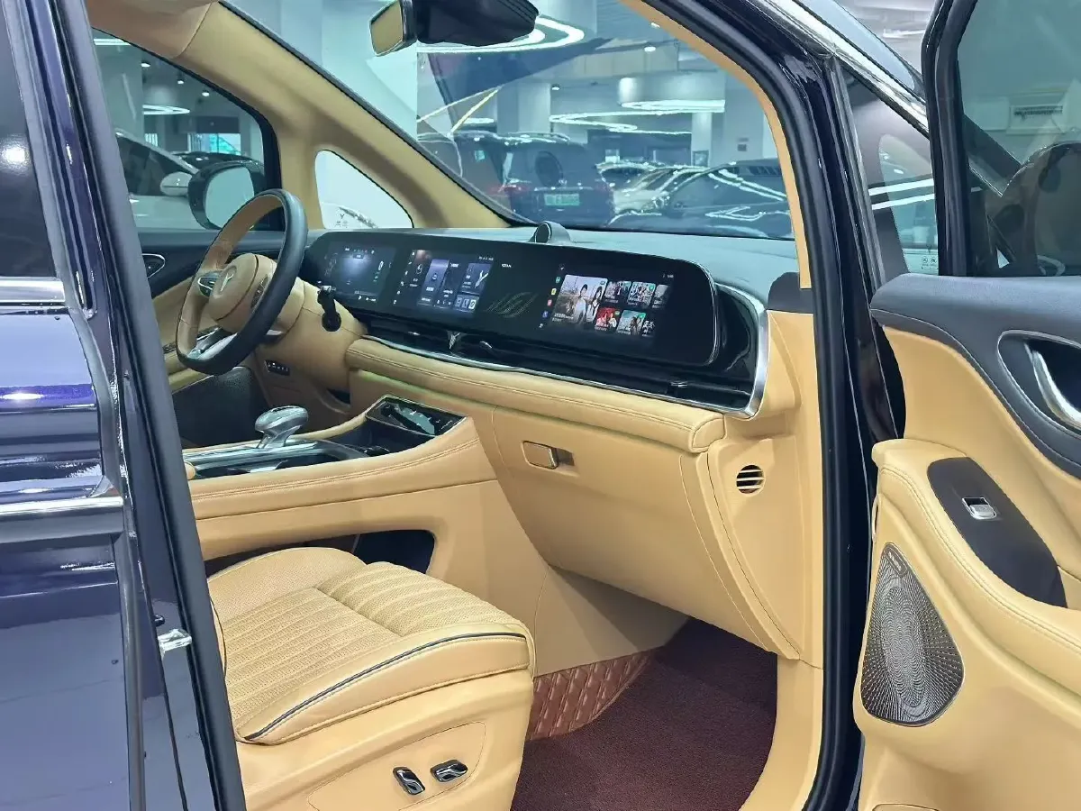 2022 Voyah Dream 1.5T 136HP L4 PHEV 25.57KWH,autocango,china used car exporter,china ev exporter,chinese used car exporter,chinese used ev exporter