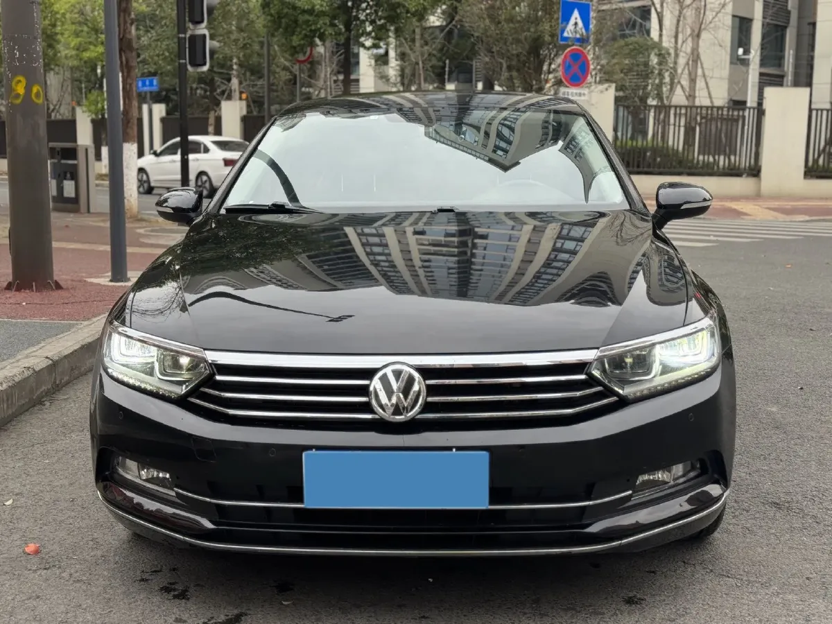2018 Volkswagen Magotan 1.8T 180HP L4 7DCT,autocango,china used car exporter,china ev exporter,chinese used car exporter,chinese used ev exporter