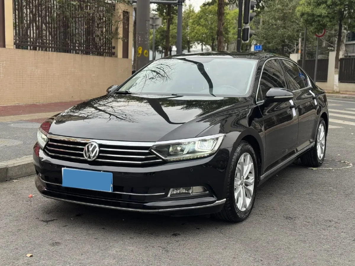 2018 Volkswagen Magotan 1.8T 180HP L4 7DCT,autocango,china used car exporter,china ev exporter,chinese used car exporter,chinese used ev exporter