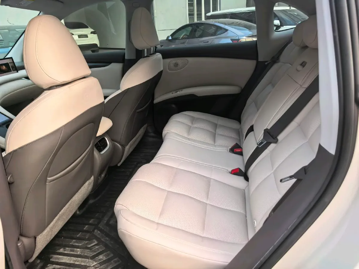 2023 IM LS6 BEV 71KWH,autocango,china used car exporter,china ev exporter,chinese used car exporter,chinese used ev exporter