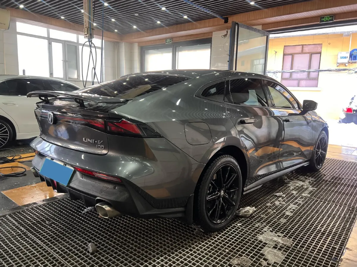 2023 ChangAn UNI-V iDD 1.5T 170HP L4 6TCT PHEV 18.4KWH,autocango,china used car exporter,china ev exporter,chinese used car exporter,chinese used ev exporter