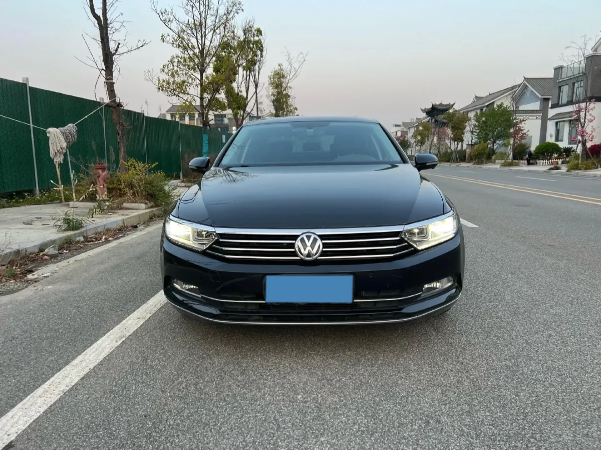 2019 Volkswagen Magotan 2.0T 186HP L4 7DCT,autocango,china used car exporter,china ev exporter,chinese used car exporter,chinese used ev exporter