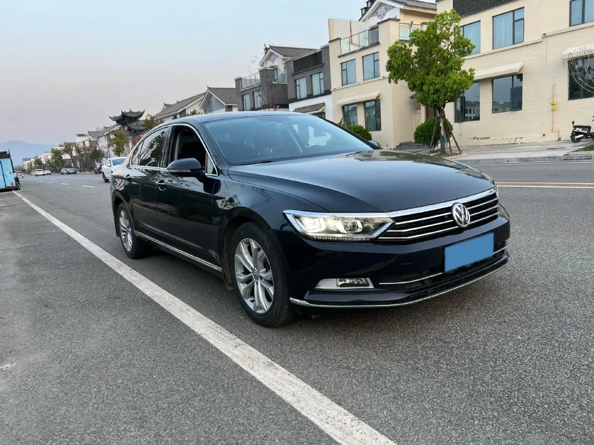 2019 Volkswagen Magotan 2.0T 186HP L4 7DCT,autocango,china used car exporter,china ev exporter,chinese used car exporter,chinese used ev exporter