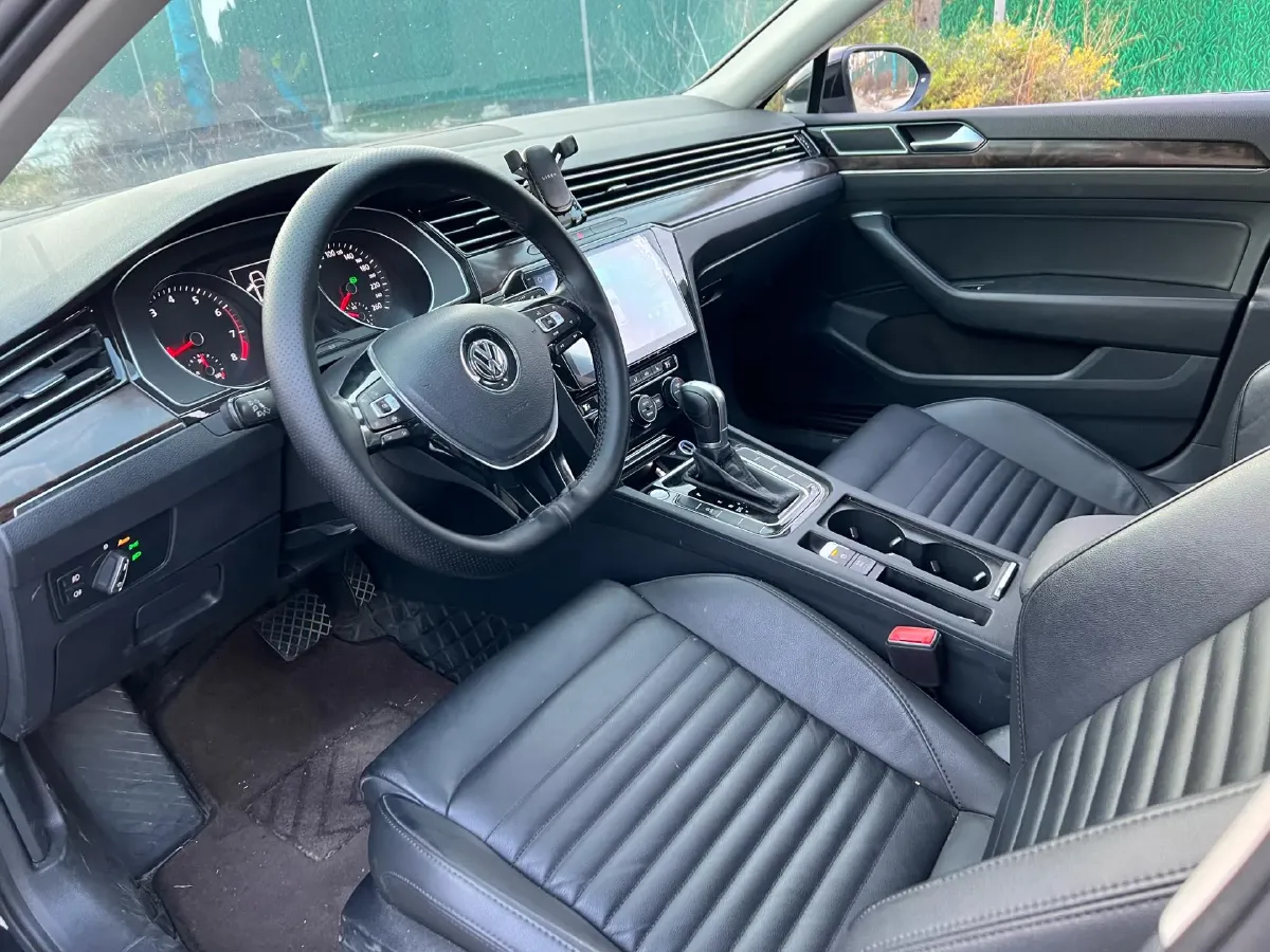 2019 Volkswagen Magotan 2.0T 186HP L4 7DCT,autocango,china used car exporter,china ev exporter,chinese used car exporter,chinese used ev exporter