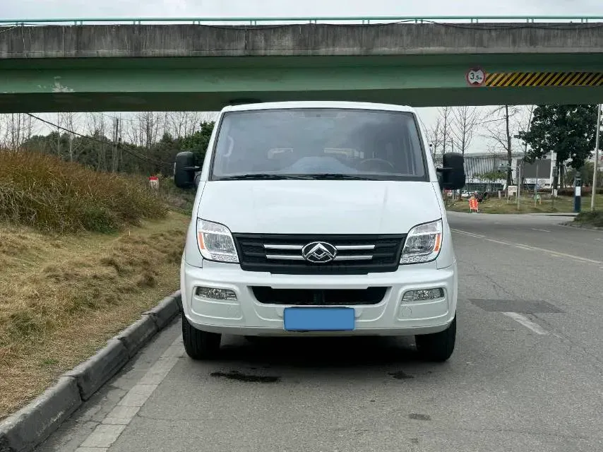 2021 MAXUS XinTu V80 2.0T 139HP L4 6MT,autocango,china used car exporter,china ev exporter,chinese used car exporter,chinese used ev exporter