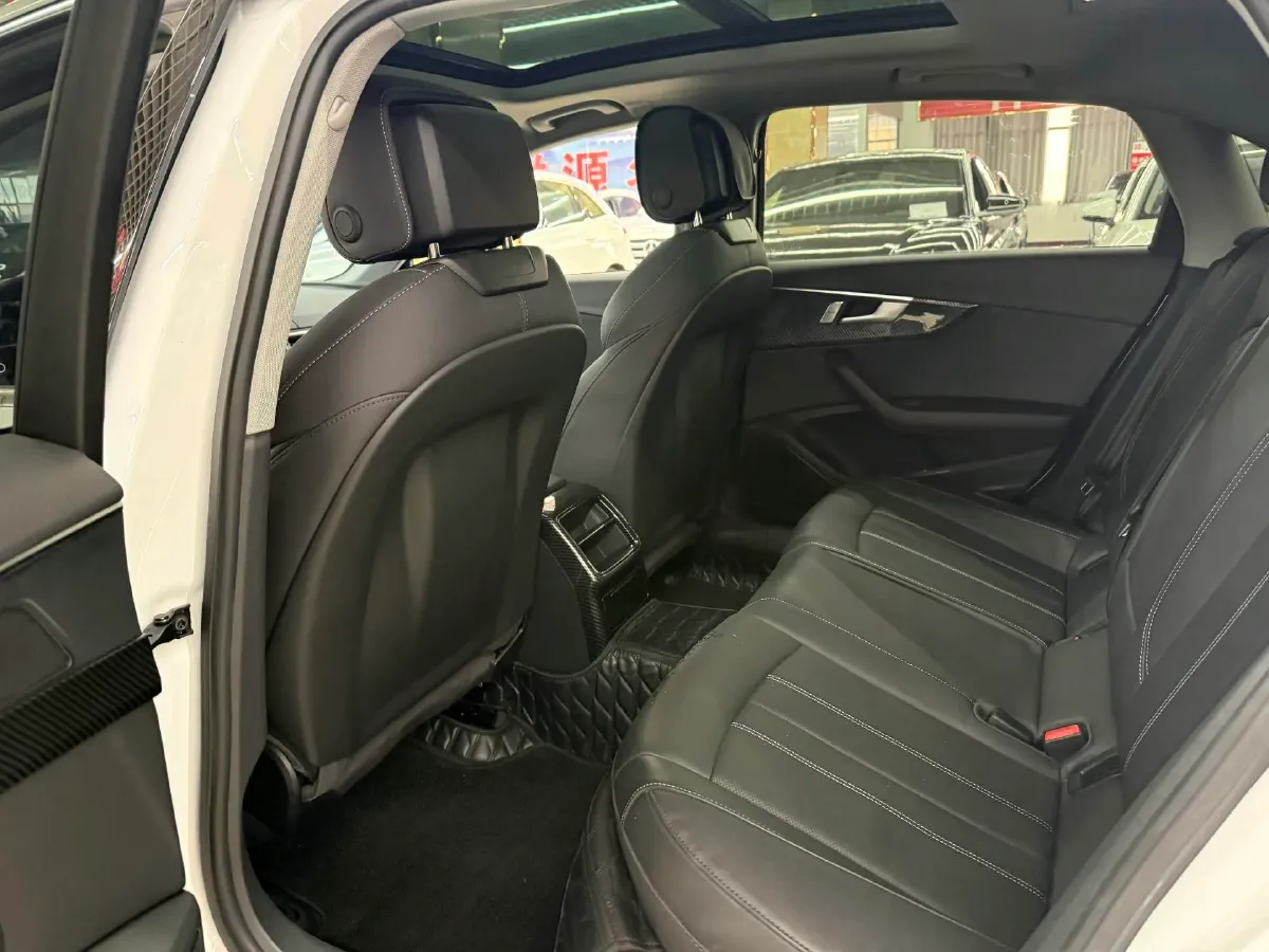 2024 Audi A4L 2.0T 190HP L4 7DCT,autocango,china used car exporter,china ev exporter,chinese used car exporter,chinese used ev exporter