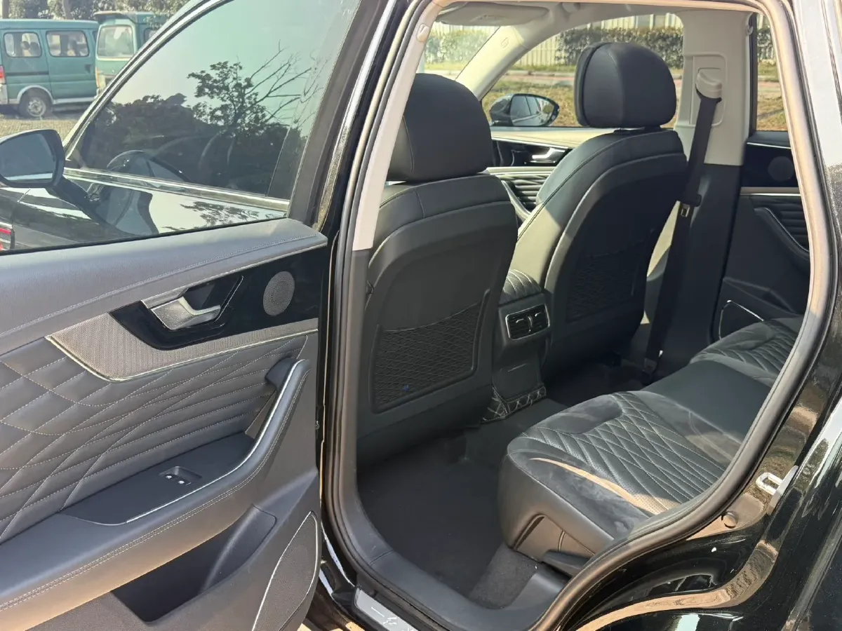 2022 HongQi HS5 2.0T 224HP L4 6AT,autocango,china used car exporter,china ev exporter,chinese used car exporter,chinese used ev exporter