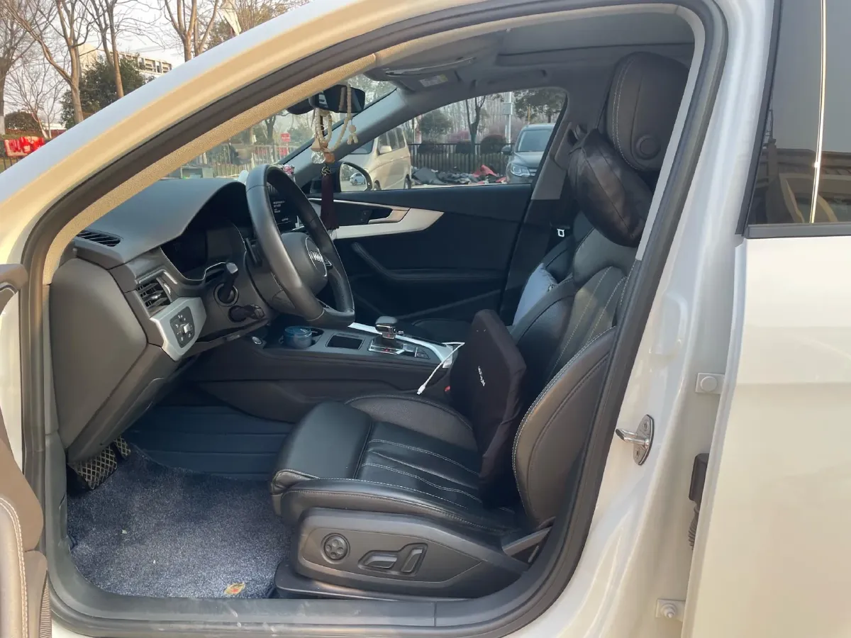 2023 Audi A4L 2.0T 190HP L4 7DCT,autocango,china used car exporter,china ev exporter,chinese used car exporter,chinese used ev exporter