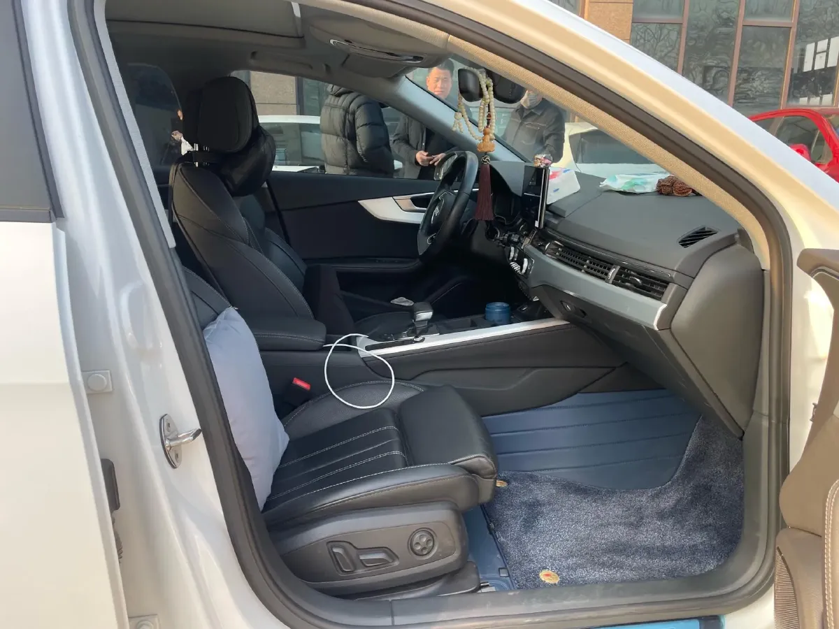 2023 Audi A4L 2.0T 190HP L4 7DCT,autocango,china used car exporter,china ev exporter,chinese used car exporter,chinese used ev exporter