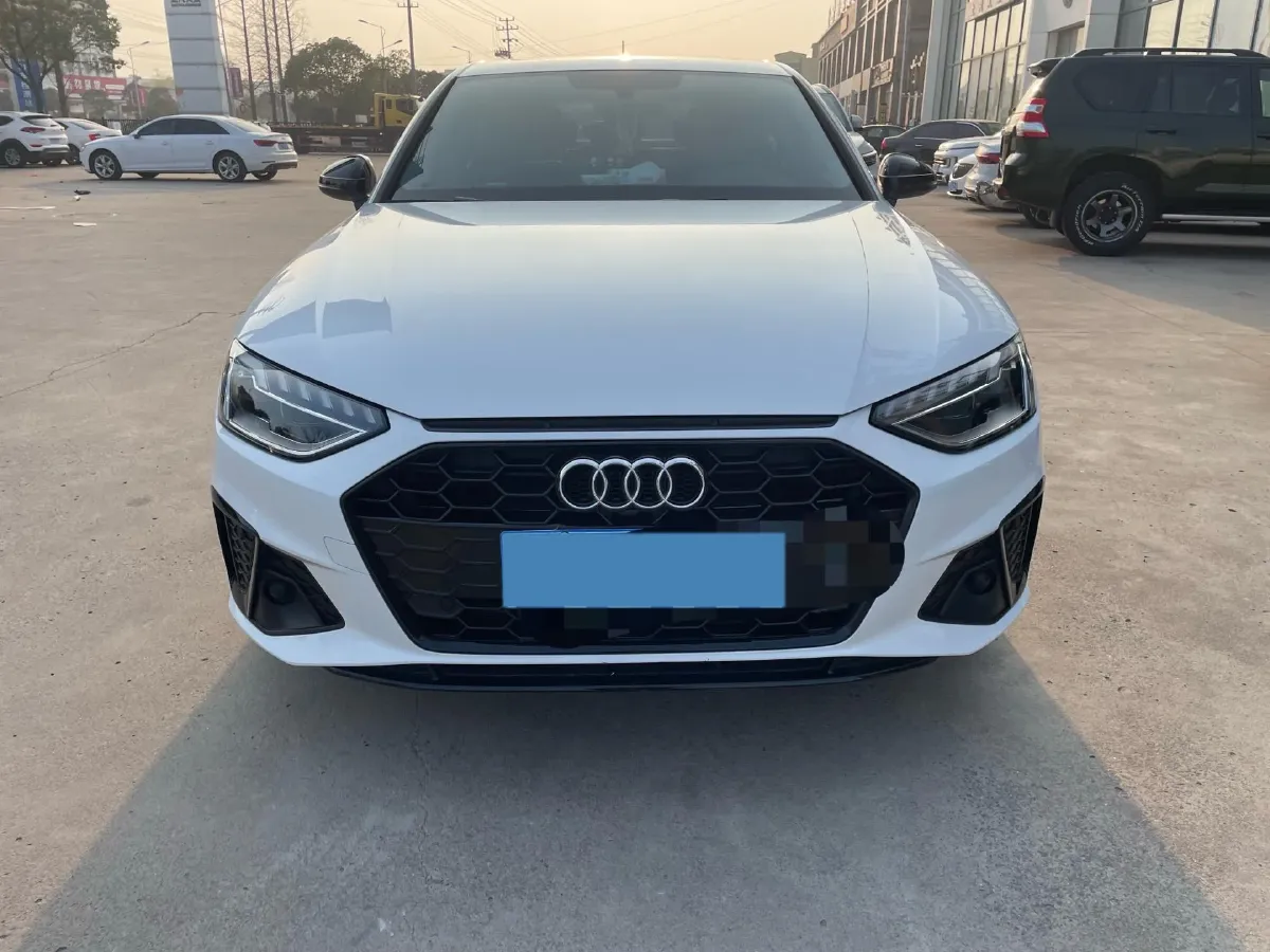 2023 Audi A4L 2.0T 190HP L4 7DCT,autocango,china used car exporter,china ev exporter,chinese used car exporter,chinese used ev exporter