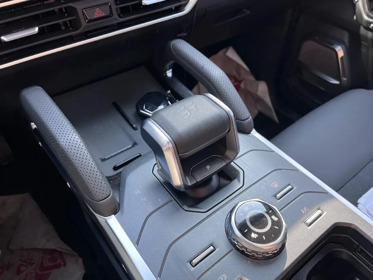 2023 Jetour Traveller 1.5T 184HP L4 7DCT,autocango,china used car exporter,china ev exporter,chinese used car exporter,chinese used ev exporter