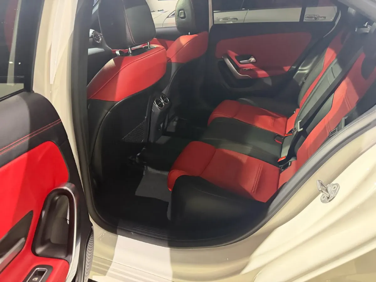 2022 Mercedes-Benz A AMG 2.0T 306HP L4 7DCT,autocango,china used car exporter,china ev exporter,chinese used car exporter,chinese used ev exporter