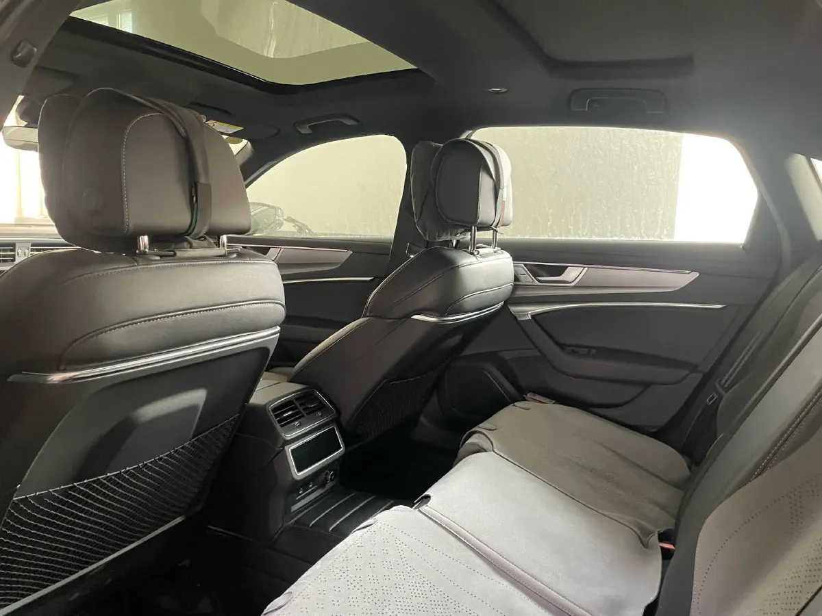 2023 Audi A6L 2.0T 245HP L4 7DCT,autocango,china used car exporter,china ev exporter,chinese used car exporter,chinese used ev exporter