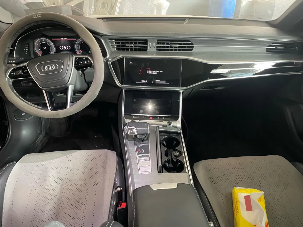 2023 Audi A6L 2.0T 245HP L4 7DCT,autocango,china used car exporter,china ev exporter,chinese used car exporter,chinese used ev exporter