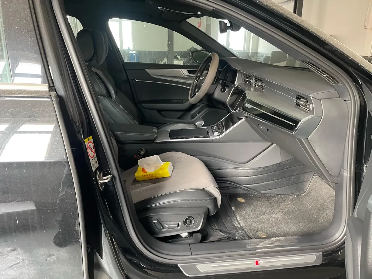 2023 Audi A6L 2.0T 245HP L4 7DCT,autocango,china used car exporter,china ev exporter,chinese used car exporter,chinese used ev exporter