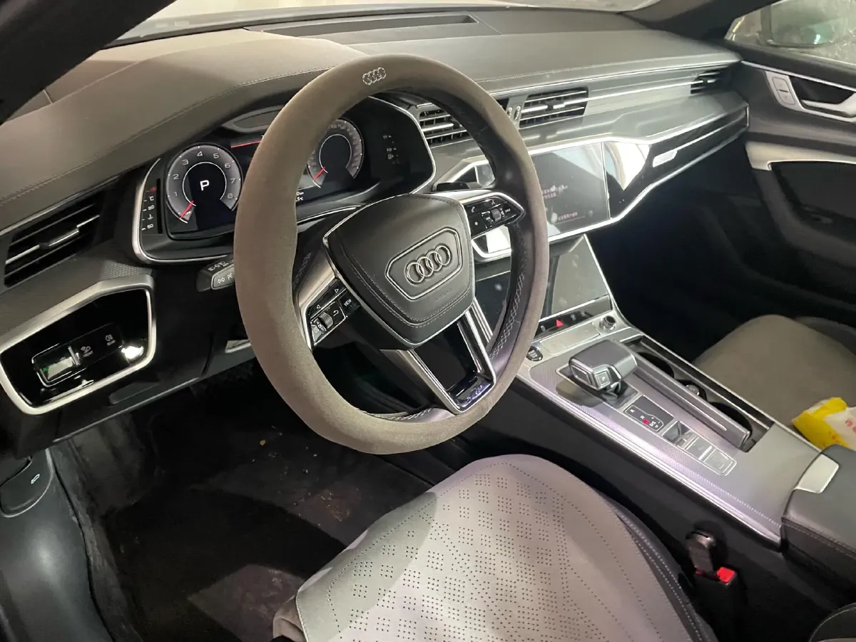 2023 Audi A6L 2.0T 245HP L4 7DCT,autocango,china used car exporter,china ev exporter,chinese used car exporter,chinese used ev exporter