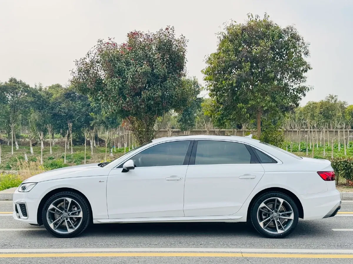 2020 Audi A4L 2.0T 190HP L4 7DCT,autocango,china used car exporter,china ev exporter,chinese used car exporter,chinese used ev exporter