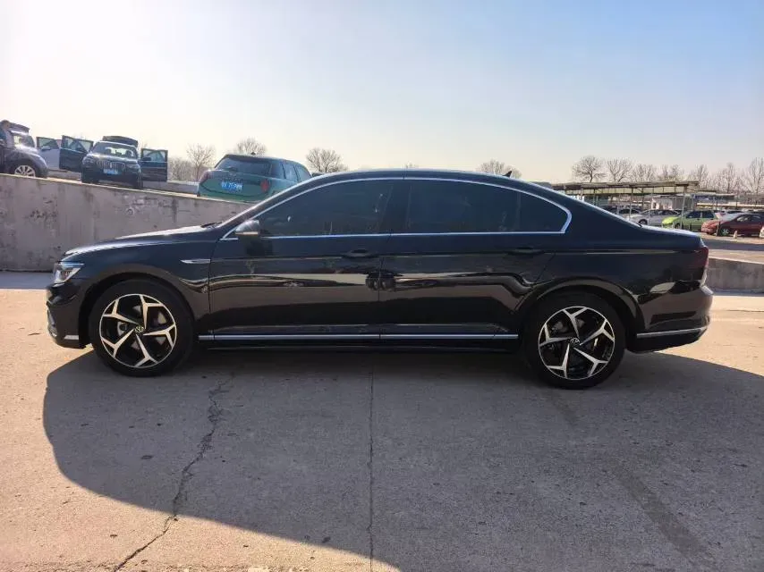 2024 Volkswagen Magotan 2.0T 186HP L4 7DCT,autocango,china used car exporter,china ev exporter,chinese used car exporter,chinese used ev exporter