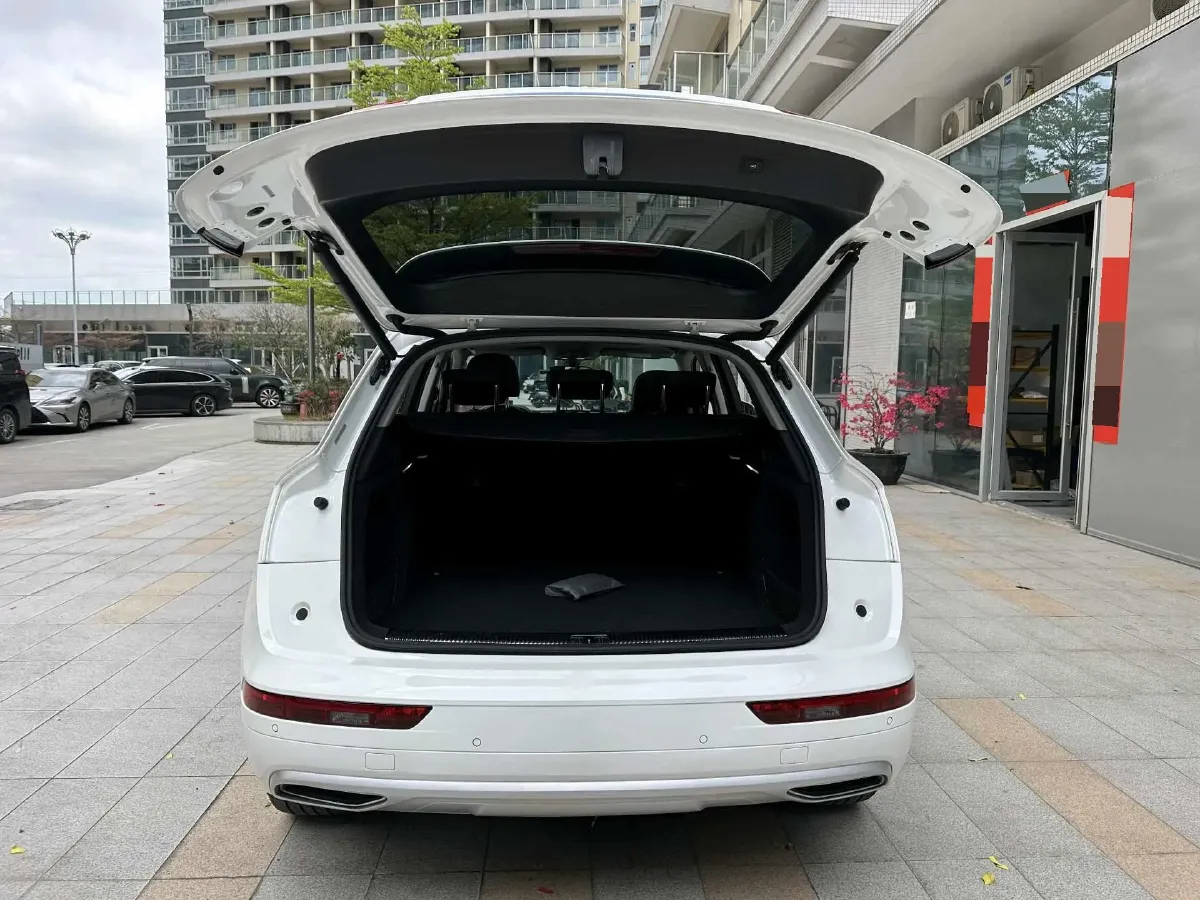 2020 Audi Q5L 2.0T 190HP L4 7DCT,autocango,china used car exporter,china ev exporter,chinese used car exporter,chinese used ev exporter