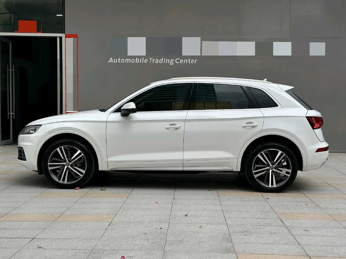 2020 Audi Q5L 2.0T 190HP L4 7DCT,autocango,china used car exporter,china ev exporter,chinese used car exporter,chinese used ev exporter