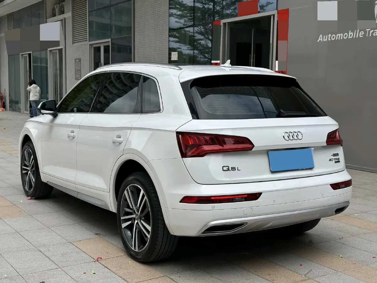 2020 Audi Q5L 2.0T 190HP L4 7DCT,autocango,china used car exporter,china ev exporter,chinese used car exporter,chinese used ev exporter