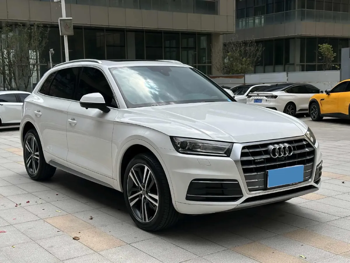 2020 Audi Q5L 2.0T 190HP L4 7DCT,autocango,china used car exporter,china ev exporter,chinese used car exporter,chinese used ev exporter