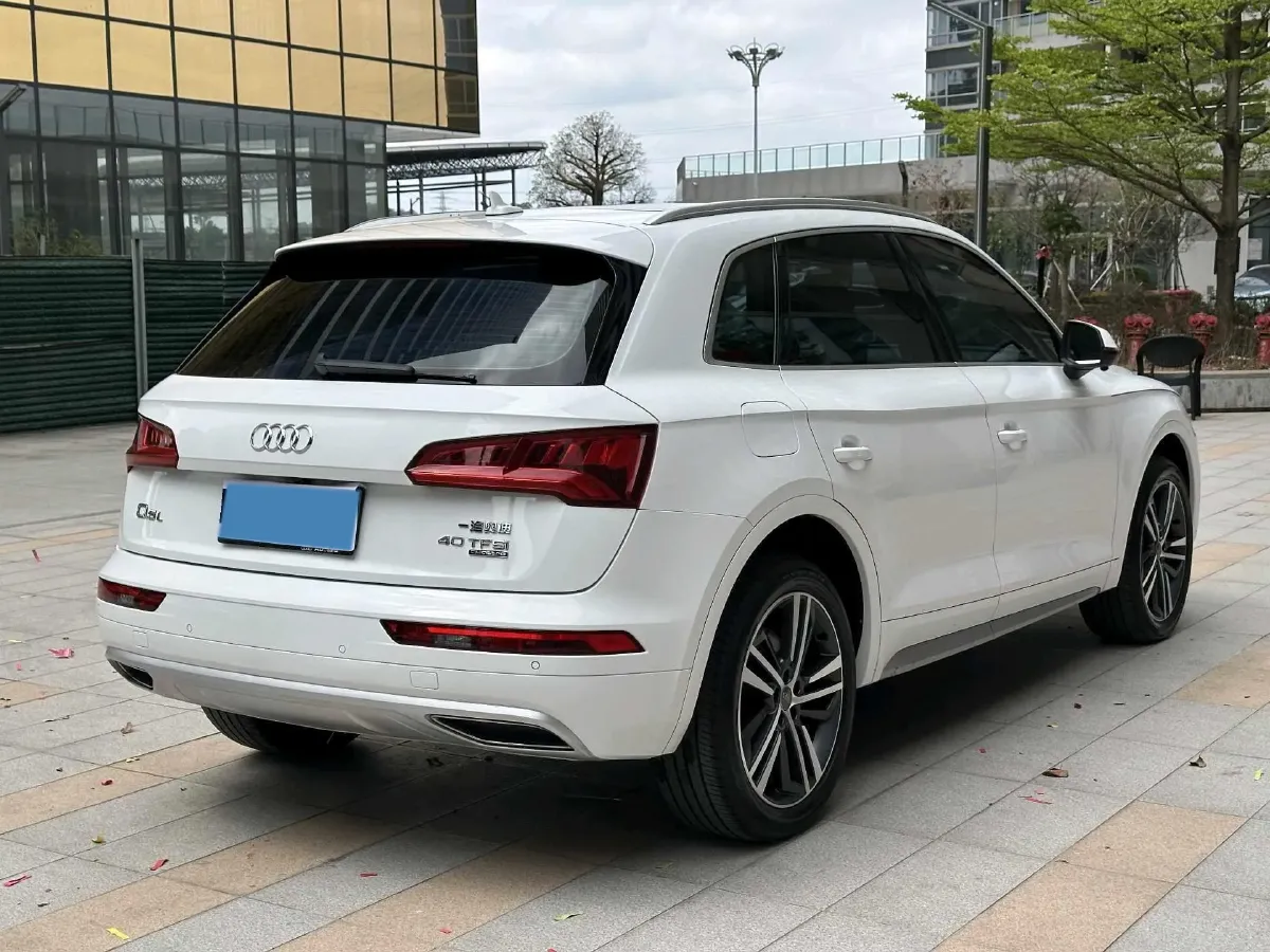 2020 Audi Q5L 2.0T 190HP L4 7DCT,autocango,china used car exporter,china ev exporter,chinese used car exporter,chinese used ev exporter