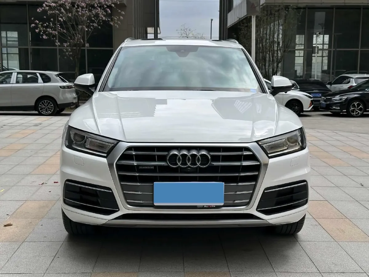 2020 Audi Q5L 2.0T 190HP L4 7DCT,autocango,china used car exporter,china ev exporter,chinese used car exporter,chinese used ev exporter
